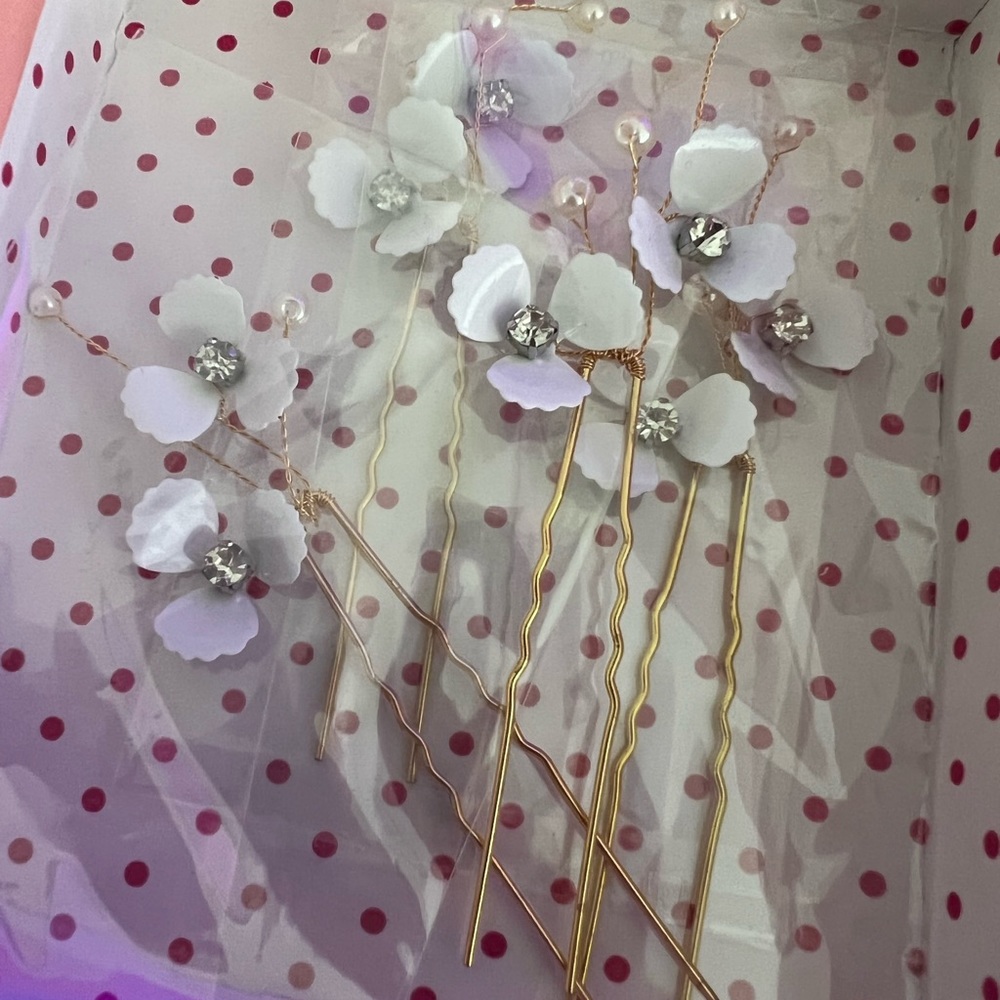 Bridal hair accessories